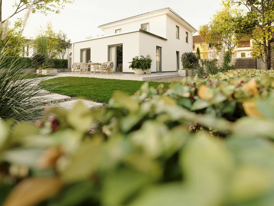 Ext_Stadthaus_Flair_124_Staffelgeschoss_zweidrittel_Garten_OverScan